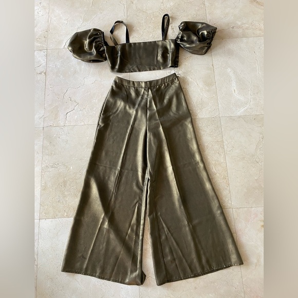 Set - Picture 1 of 3